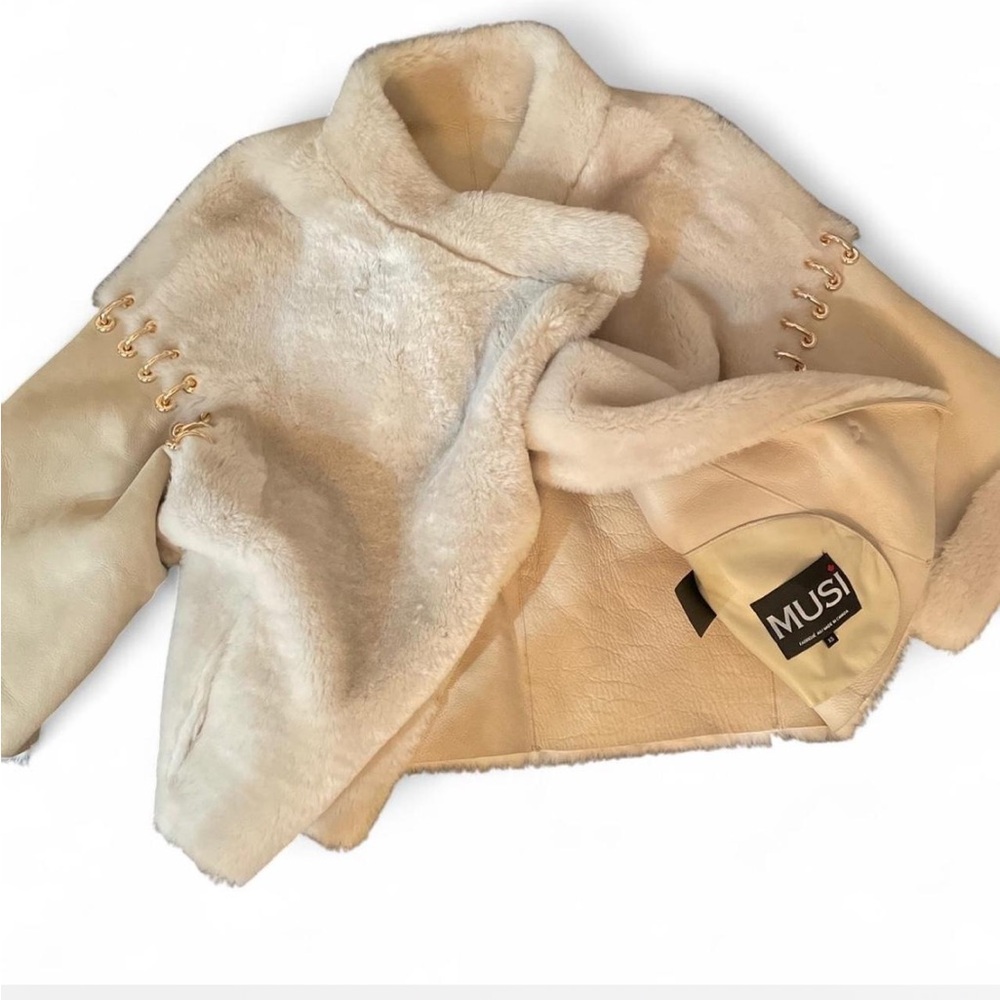 Vintage MUSI women’s genuine lambskin and fur coat with gold hardware. Size XS